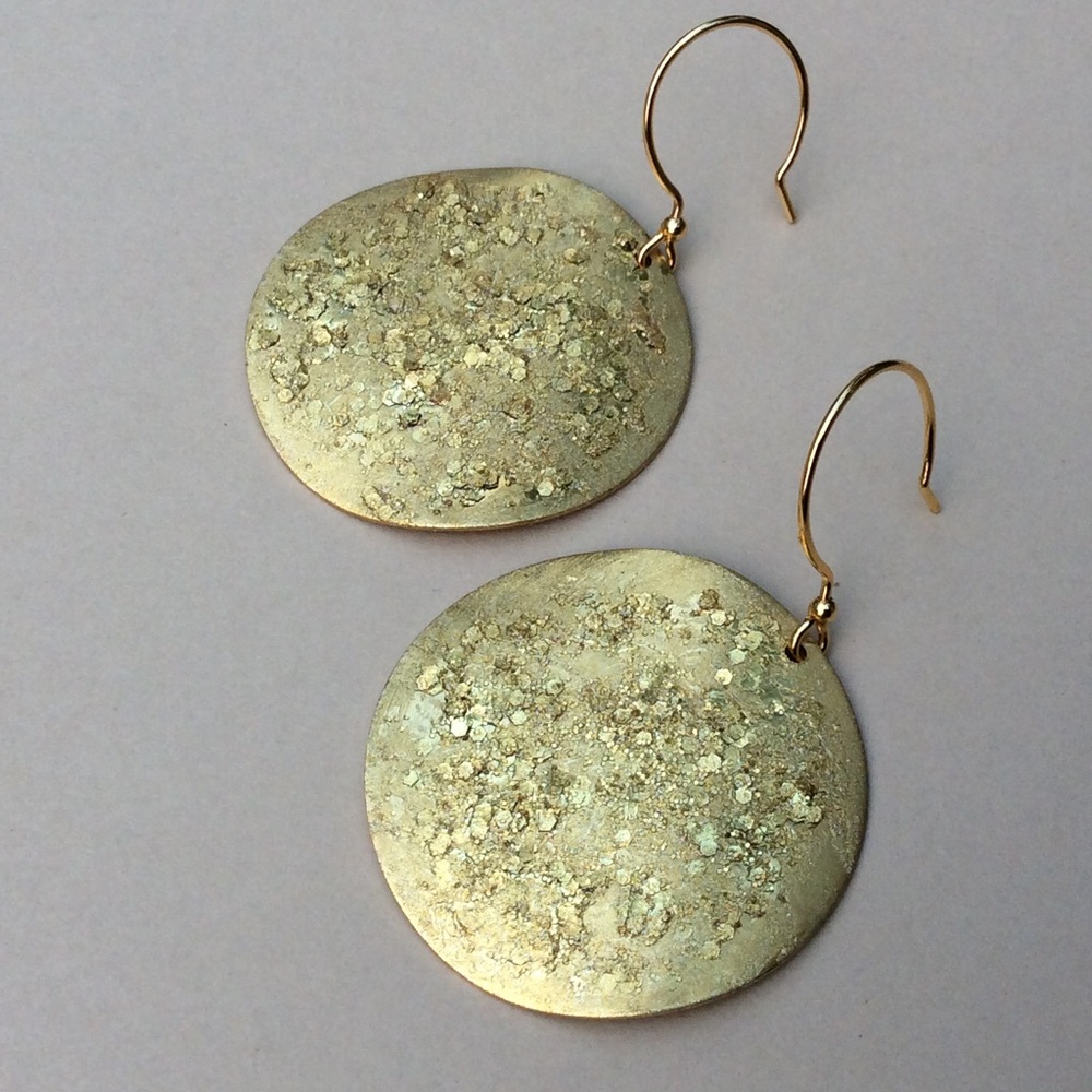NEW gold tone Earring - Picture 4 of 10